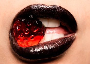 Îți dorești buze catifelate? Sfaturi pentru îngrijirea și hidratarea lor