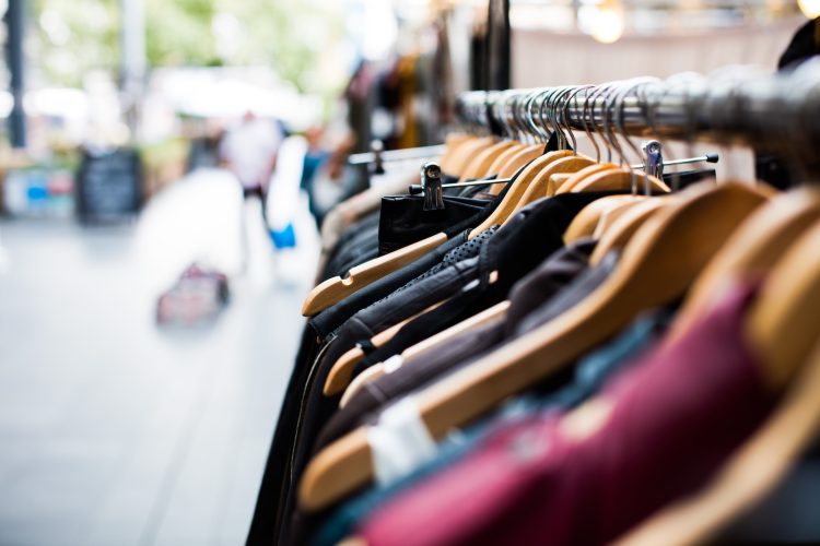 Moda Sustenabilă: Cum Să Fii la Modă și Conștient de Mediu