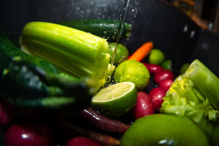 Dieta raw vegan: beneficii, provocări și rețete delicioase pentru a te menține sănătos