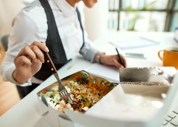 Cum să îți pregătești prânzul la birou
