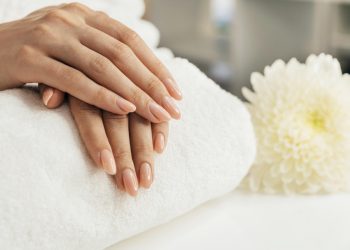 Trucuri pentru o aplicare perfectă a lacului de unghii