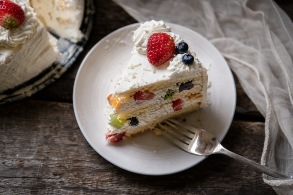 Tort cu fructe și cremă de vanilie: rețetă simplă și festivă