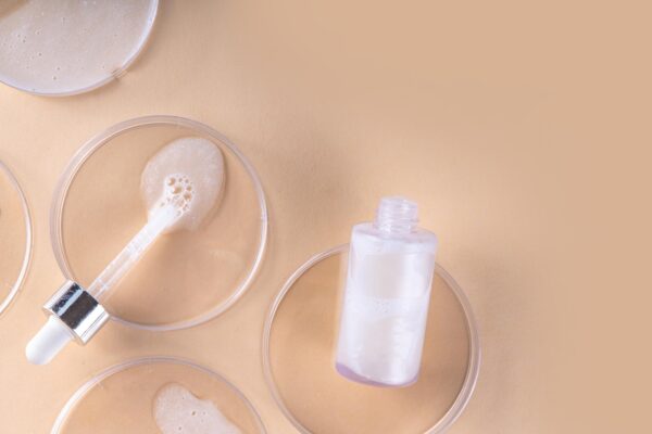 Ectoinul apare tot mai des în skincare. De ce ingredientul atrage atenția în 2026