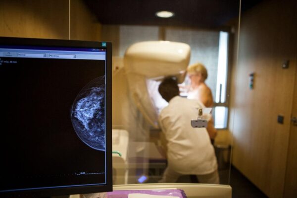 Mamografie sau ecografie mamară: ce poate arăta fiecare