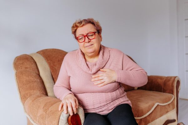 Infarctul la femei: semnale de alarmă pentru care trebuie să suni la 112
